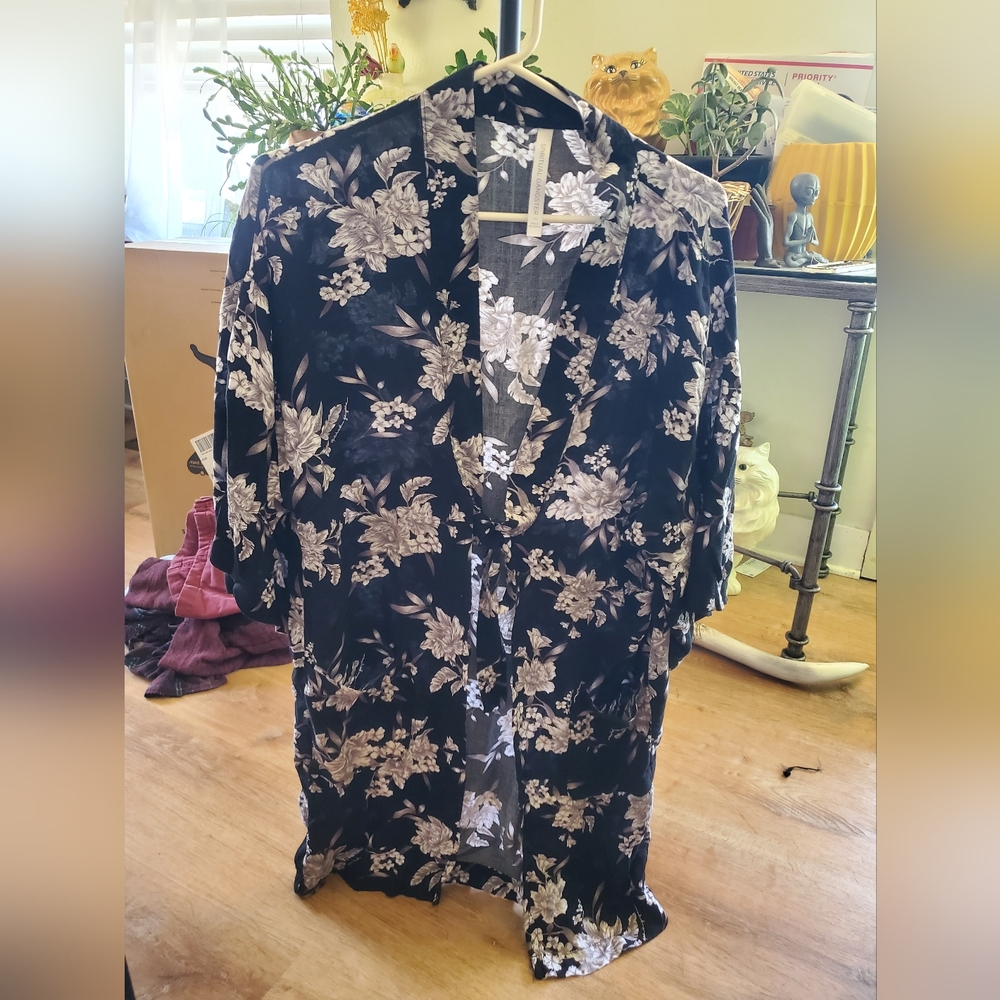 Spiritual gangster maya kimono black with floral print OS - Picture 4 of 8